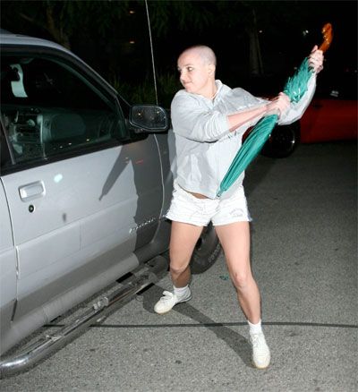 Britney Spears atacando un paparazzi